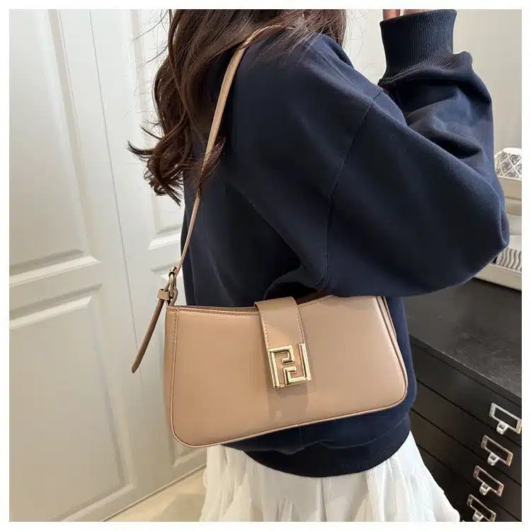 Minimalist Curved Baguette Bag with Square Clasp FN418 - Image 3