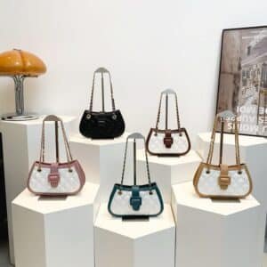 Quilted Chain-Strap Shoulder Bag FN370