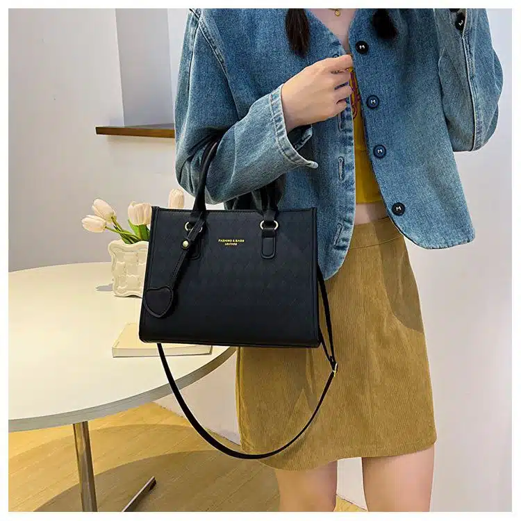 Elegant Monogram Tote with Heart Charm FN385 - Image 3